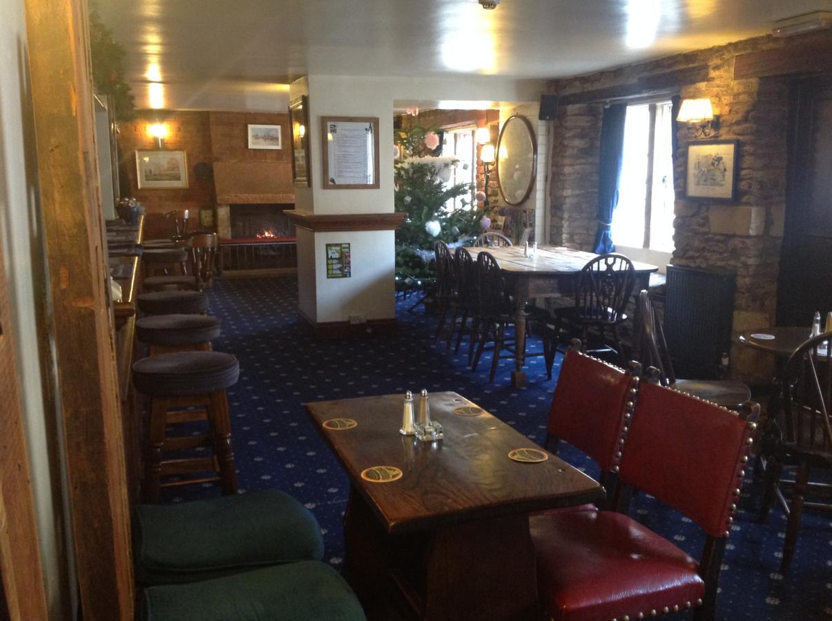 The Jolly Huntsman Hotel Chippenham  Exterior foto